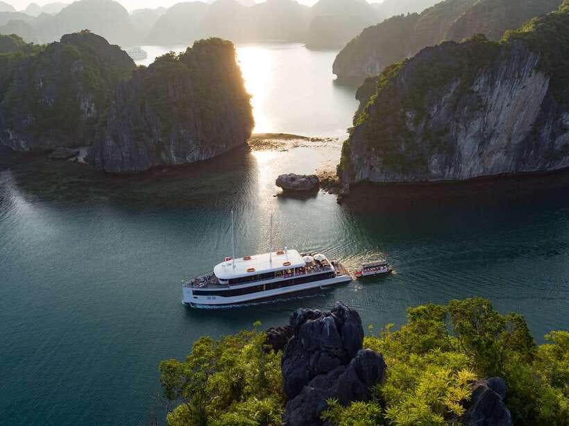 From Hanoi or Halong: Halong Bay Day Cruise - Returning to Hanoi by 7:30 p.m.