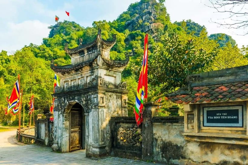 From Hanoi: Tam Coc Boat Trip and Hoa Lu & Mua Cave Tour - Five things to know before you book