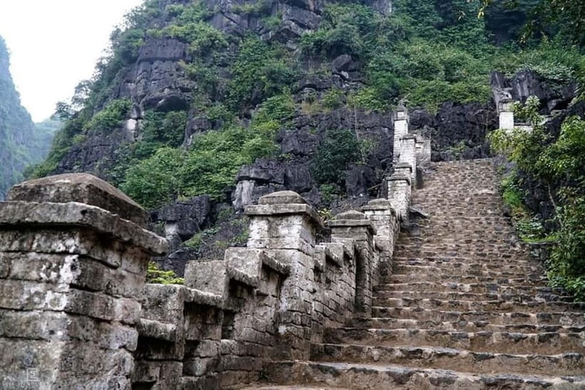 From Hanoi: Tam Coc Boat Trip and Hoa Lu & Mua Cave Tour - Should you book it?