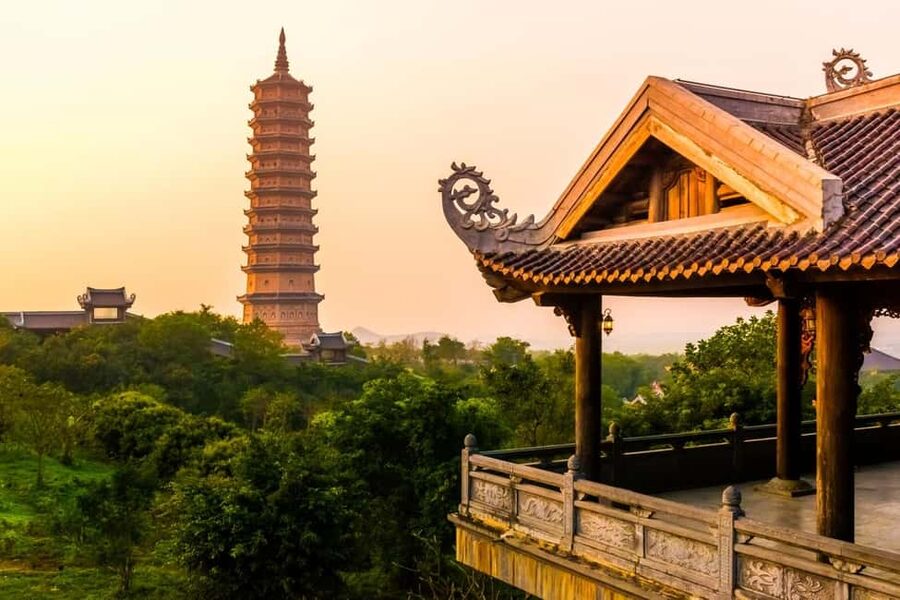 From Hanoi: Trang An Eco-tourism -Bai Dinh pagoda & Mua Cave - Lunch at Trang An Eco Holiday Retreat