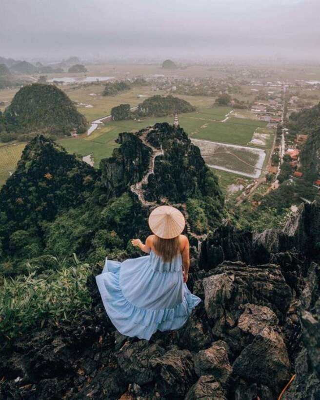 From Hanoi: Trang An Eco-tourism -Bai Dinh pagoda & Mua Cave - Trang An by boat for about 1.5 hours
