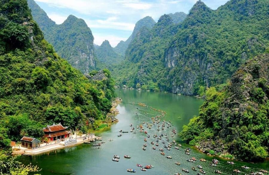 From Hanoi: Trang An eco-tourism - Hoa Lu ancient & Mua Cave - Mua Cave and the 500-step climb