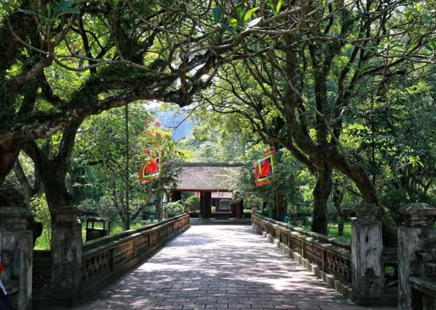 From Hanoi: Trang An eco-tourism - Hoa Lu ancient & Mua Cave - Lunch, local dishes, and a practical pause