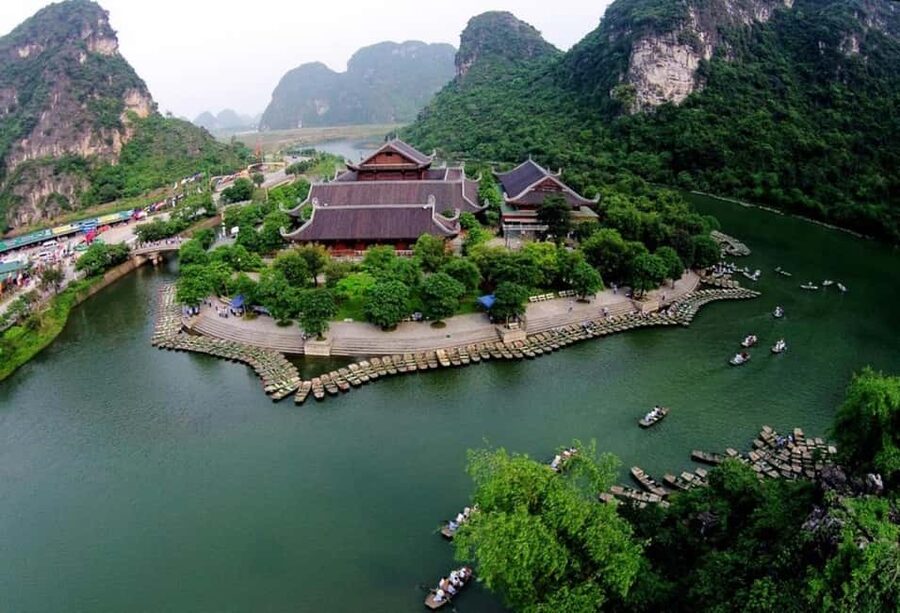 From Hanoi: Trang An eco-tourism - Hoa Lu ancient & Mua Cave - Trang An by rowboat