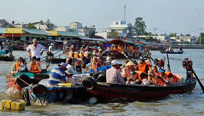 From HCM: Mekong Delta Can Tho Floating Market 2-Day Tour - Rice noodles, a local market, and a quieter temple