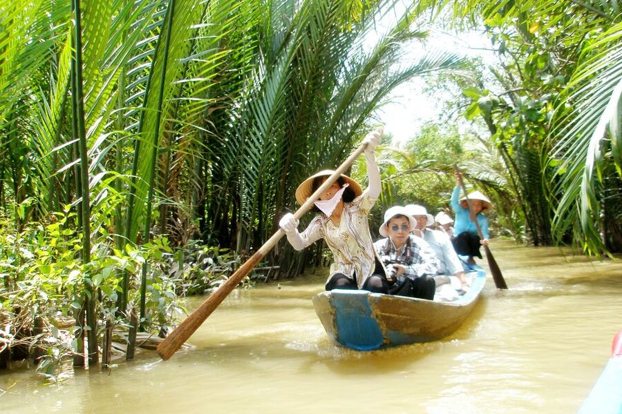 From Ho Chi Minh City: Mekong Delta VIP Tour by Limousine - The sampan through narrow canals
