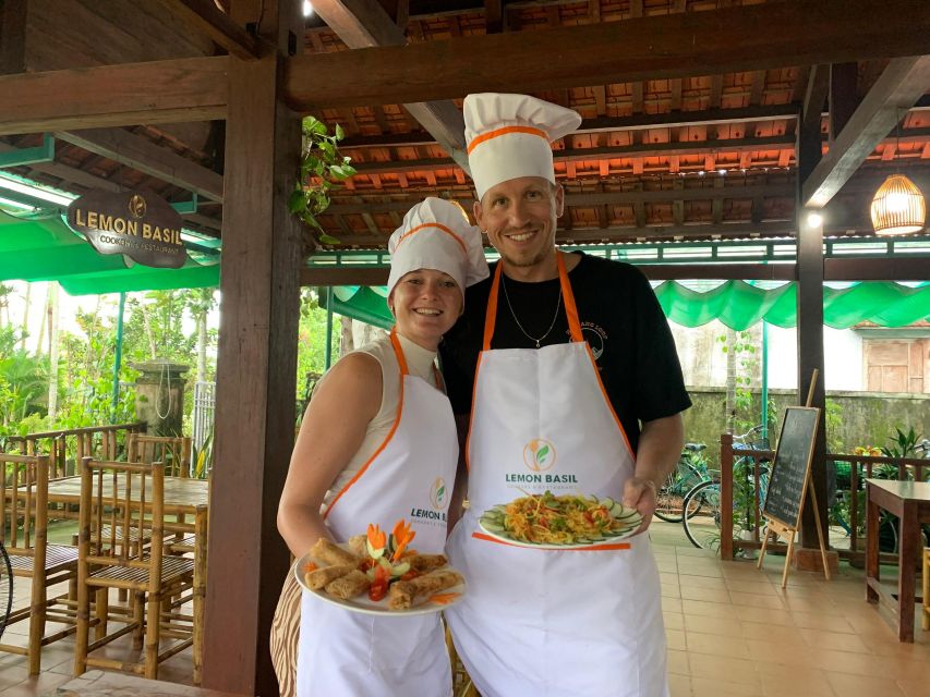 From Hoi An: Cooking Class at Organic Farm - Green papaya salad teaches balance