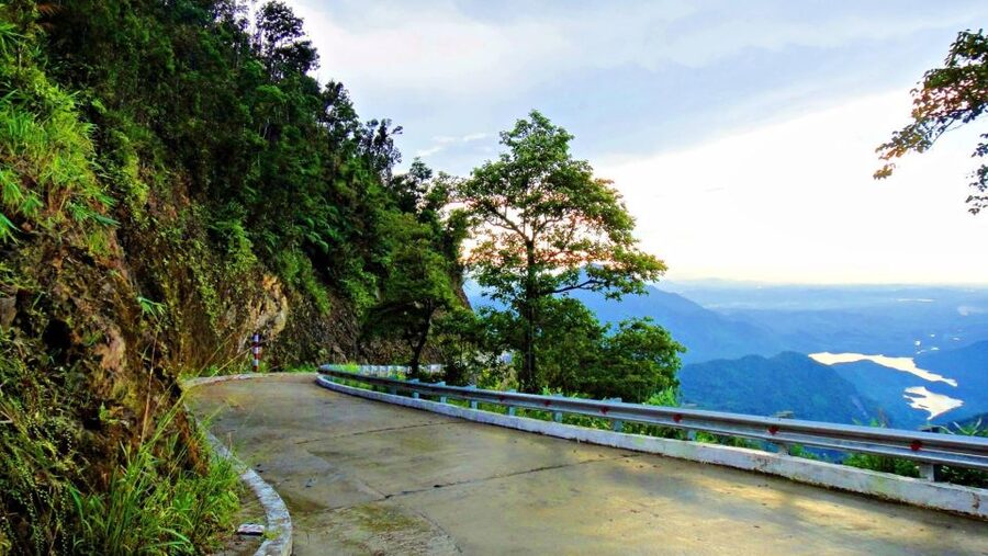 From Hue/Da Nang/Hoi An: Bach Ma National Park Trekking Tour - Do Quyen Waterfall, the final reward