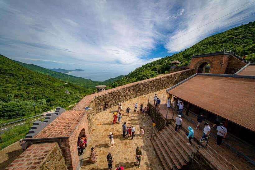 From Hue: Hoi An Bus Transfer with 4 Sightseeing Stops - Four worthwhile stops between Hue and Hoi An