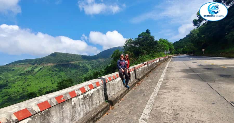 From Hue: Hoi An Guided Bus Tour with 4 Sightseeing Stops - Thanh Toan Bridge offers a quiet start