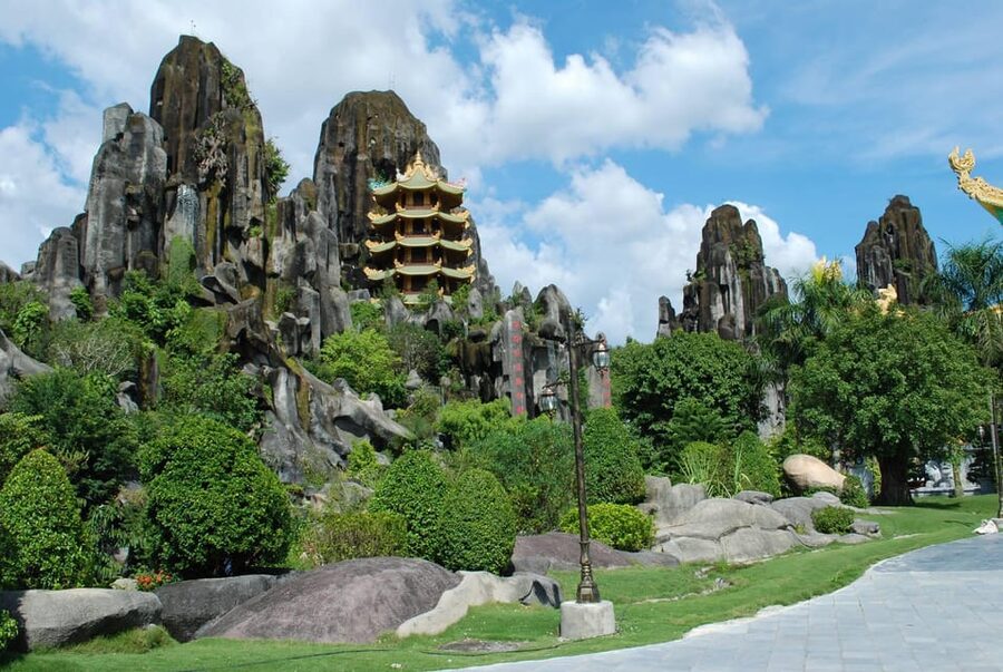 From Hue : Transfer Hue To Hoi An with Sightseeing Stops - Shared ride or private group?