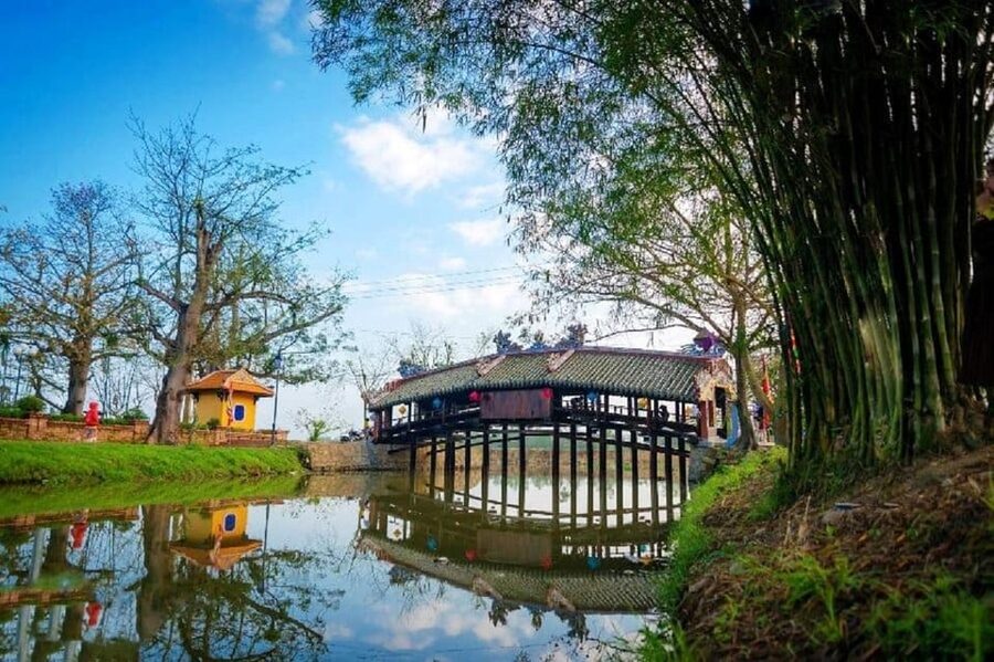 From Hue : Transfer Hue To Hoi An with Sightseeing Stops - Starting in Hue at Thanh Toan Bridge