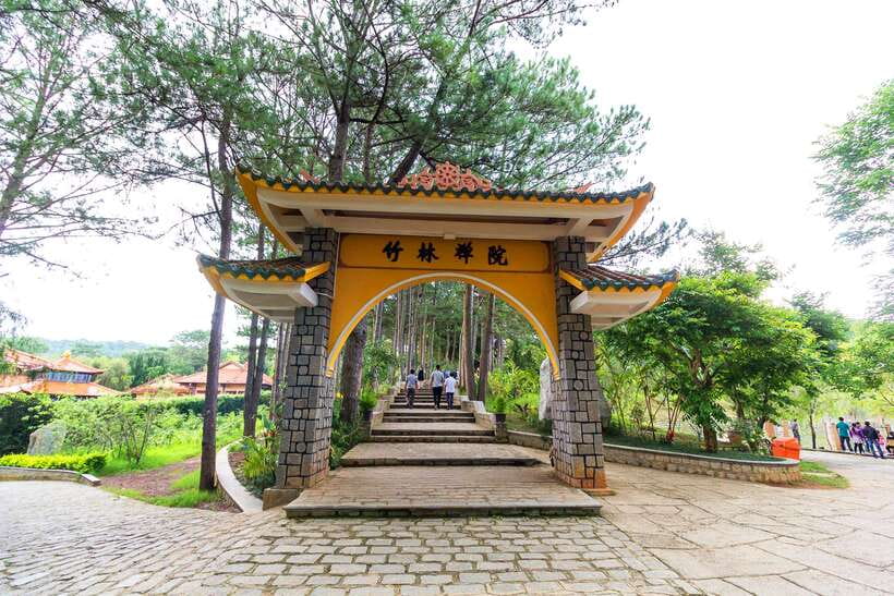 From Nha Trang: Best Seller Top Site Luxury Da Lat City Trip - Tuyen Lam Lake and the final market stop