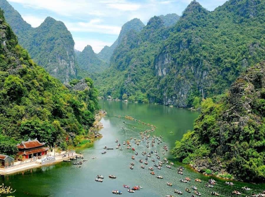 From Ninh Binh : Bai Dinh, Hoa Lu, Trang An, Mua Cave Tour - Climbing 500 steps at Mua Cave