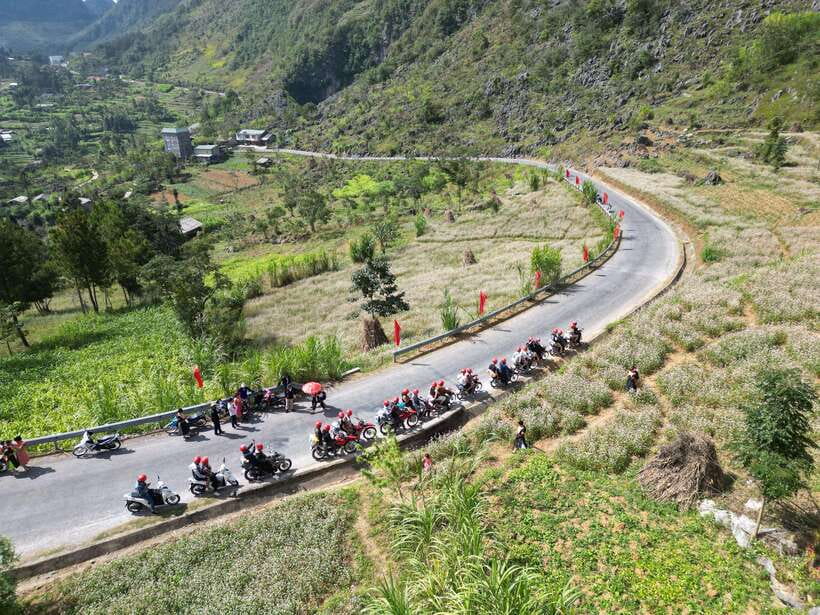 From Sapa: 2 Day Ha Giang Loop Motorbike Tour With Rider - Day one on the Loop: Bac Sum Pass to Dong Van