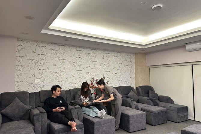 Full Body Combo with Aromatherapy or Deep Tissue treatment - Arriving in Hanoi’s Old Quarter