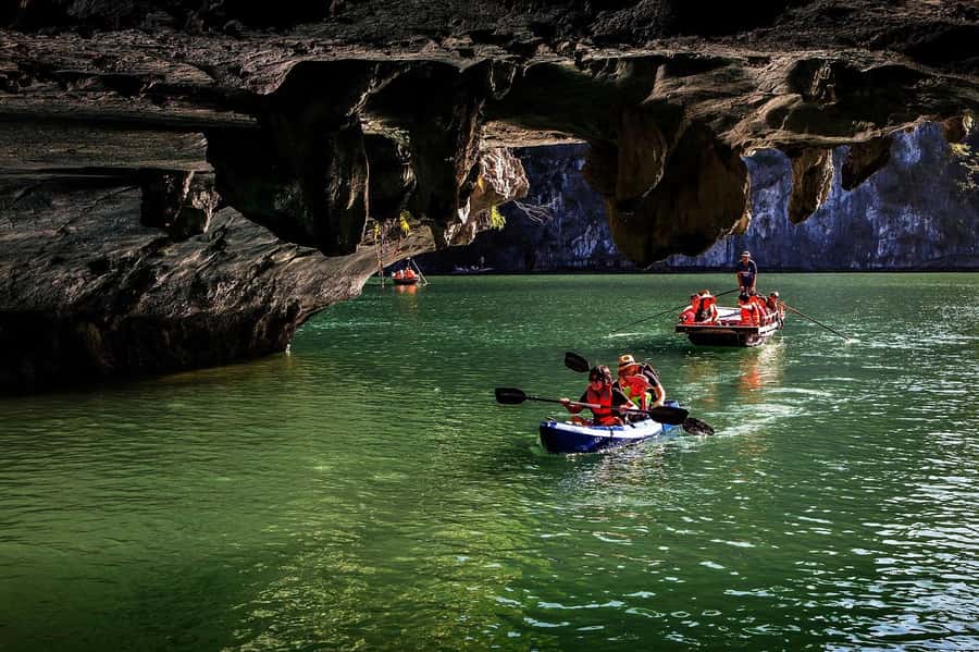 Full day boat trip with Cat Ba's captain Jack - Swimming at Ba Trai Dao, the Three Peach Beaches