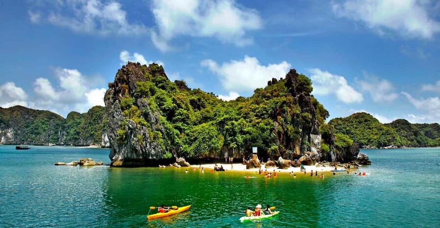 Full day boat trip with Cat Ba's captain Jack - Seeing the southern side of Ha Long Bay