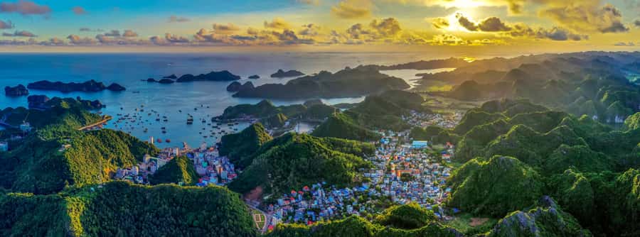Full day boat trip with Cat Ba's captain Jack - Cruising past Cai Beo fishing village