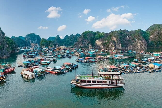 Full day deep water soloing - Kayaking in Cat Ba - Ha Long Bay. - Three Brothers raises the difficulty