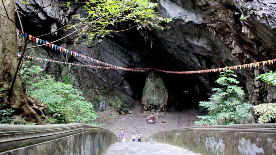 Full-Day Perfume Pagoda Private or Small-Group Tour - Thien Tru harbor and the first pagodas