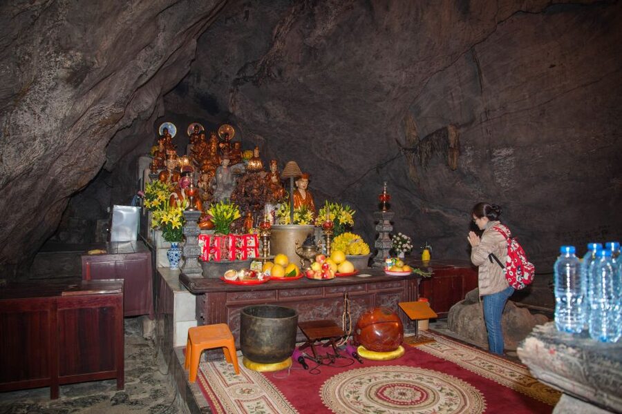 Full-Day Perfume Pagoda Private or Small-Group Tour - Heaven Kitchen Pagoda and Le Dynasty architecture