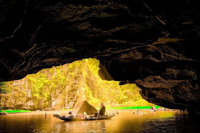 Full-Day Tour Hoa Lu, Tam Coc Boat Trip and Mua Cave - Mua Cave and the nearly 500-step climb