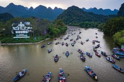 Full Day Tour to Perfume Pagoda with Traditional Boat Ride
