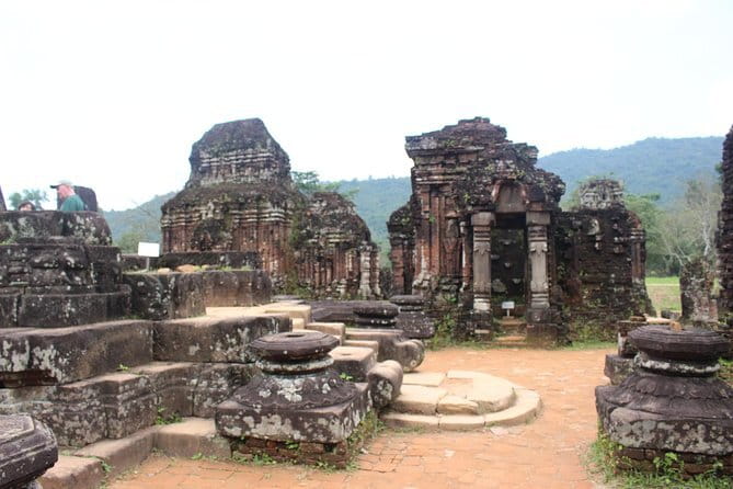 Guided Private My Son Sanctuary from Hoi An or Da Nang - Entering the sanctuary and reading the temple groups