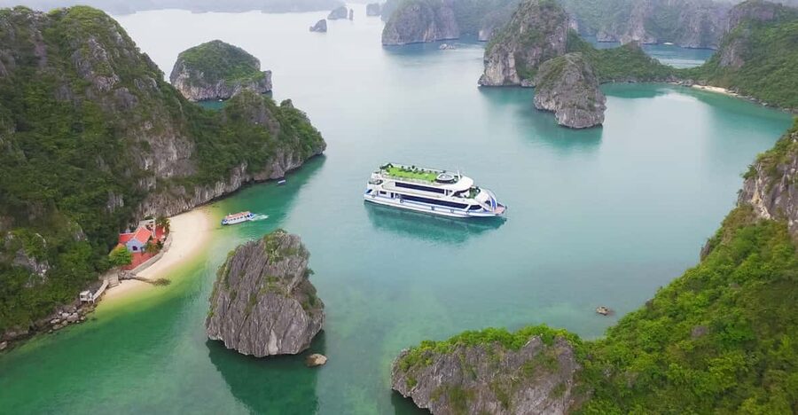 Ha Long Bay 8 hours daily tour on LA CASTA DAILY CRUISE - 6 things to know before booking