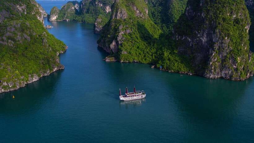 Ha Long Bay - Bai Tu Long Bay Luxury Boat Tour & Transfer - Kayaking or bamboo boat at Luon Cave