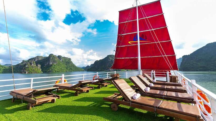 Ha Long Bay - Bai Tu Long Bay Luxury Boat Tour & Transfer - Sunset tea and the ride back to port