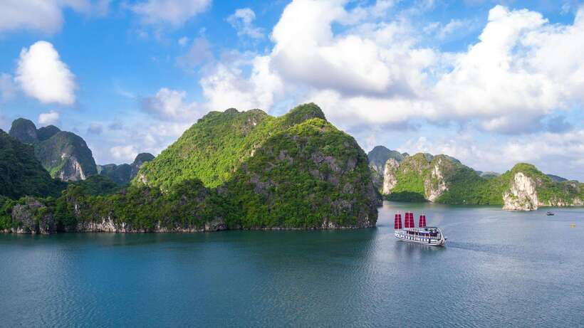 Ha Long Bay - Bai Tu Long Bay Luxury Boat Tour & Transfer - The limousine ride to Ha Long International Cruise Port