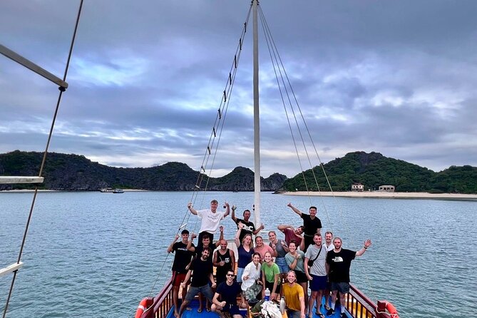 Ha Long Bay Cruise Day Tour-Cave, Kayaking,Ti top island & Lunch - Luon Cave by kayak or bamboo boat