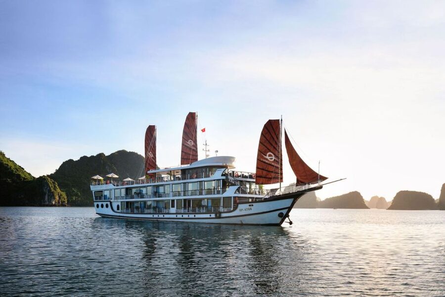 Ha Long & Lan Ha Bays: 2-Day Cruise with Meals & Kayaking - What $136 buys you on the bay