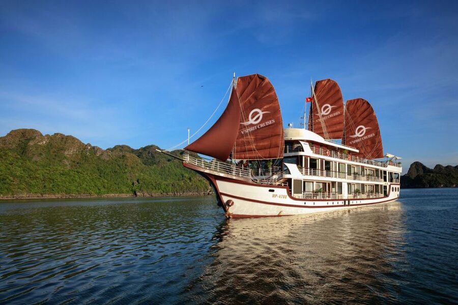 Ha Long & Lan Ha Bays: 2-Day Cruise with Meals & Kayaking - Day 2: Tai Chi at sunrise and kayaking in Tra Bau