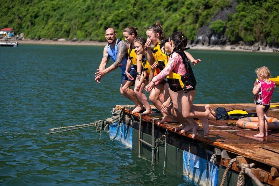 Ha Long & Lan Ha Bays: 2-Day Cruise with Meals & Kayaking - Brunch and the return to Tuan Chau