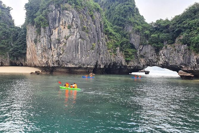 Ha noi: 3D- Halong, Lan ha bay classic cruise, Ninh Binh full day - Sunset, Spring Rolls, and an Overnight Cabin