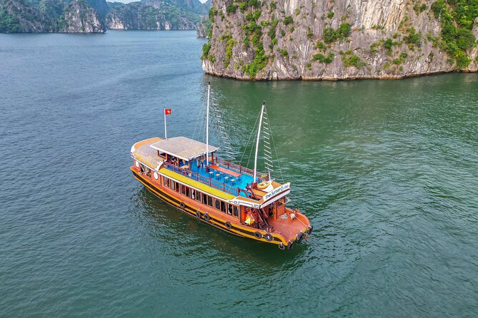 Ha Noi - Cat ba island - Lan Ha Bay - Kayaking 1 Day - The 5:30 a.m. departure from Hanoi