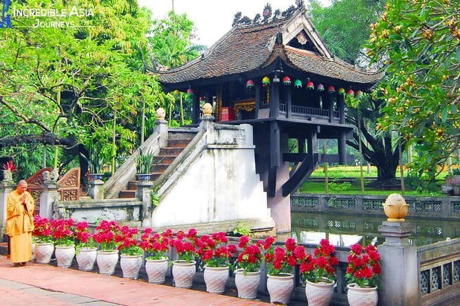 Ha Noi City Day Tour - The Temple of Literature offers a quieter hour