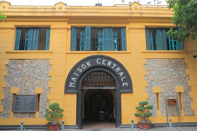 Ha Noi City Tour & Coffee Class - Ho Chi Minh Mausoleum and One Pillar Pagoda