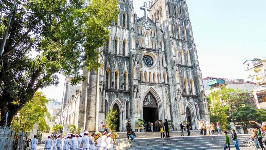 Half-Day Hanoi Foodie Tour by Motorbike - St. Joseph’s Cathedral and the Old Quarter
