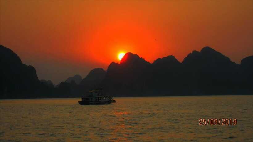 Half day Lan Ha Bay excursion ( 4 hours ): Kayaking, Snorkel - The guides and the feel of the boat