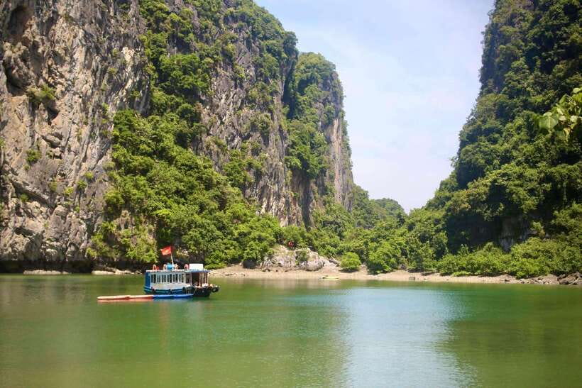 Half day Lan Ha Bay excursion ( 4 hours ): Kayaking, Snorkel - Morning or afternoon: which departure fits best?