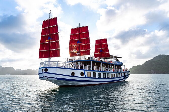 Halong Amazing Sail Luxury 1 Day Small Group Tour 7-Hour Cruising - Lunch on the move through limestone country