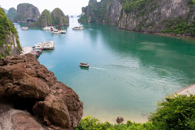 Halong Bay 2 Days 1 Night Traditional Boat - A quieter morning at Hang Luon Cave