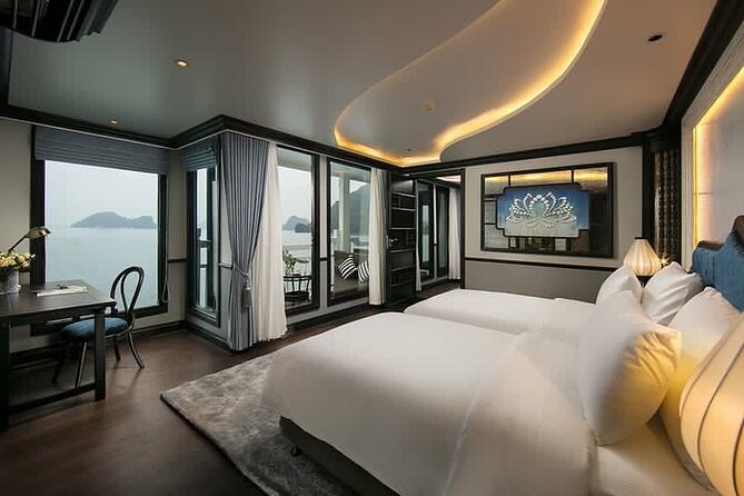 Halong Bay 2D1N Cruise Tour, Full Meals, Caves, Kayak &Transfer - Food, service, and the mood onboard