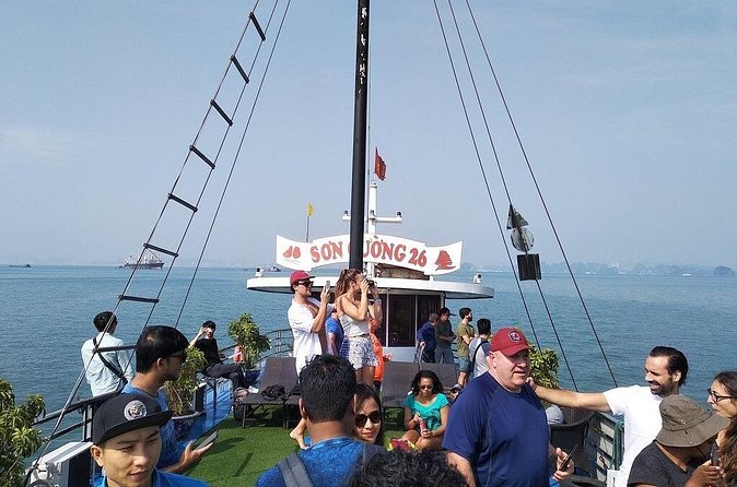 Halong Bay Cruise Tour from Hanoi with Kayak Adventure - Thien Cung Cave and its stone shapes