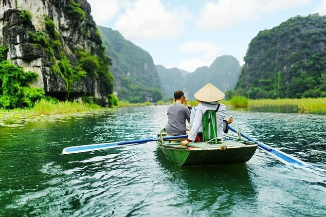 Halong Bay Day Tour Luxury Cruise With Jacuzzi and Buffet Lunch - Buffet lunch with Vietnamese and Western choices