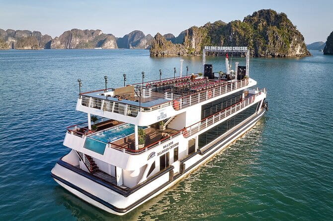 Halong Bay Day Tour Luxury Cruise With Jacuzzi and Buffet Lunch - Kayaking or bamboo boat around the bay